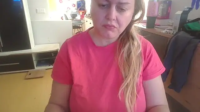 Snapshot of Meliss_Official9 chatting on February 22, 11:31 am Meliss Official9 online show from February 22, 11:31 am