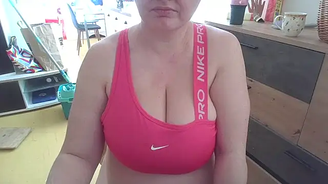 Snapshot of Meliss_Official9 chatting on April 23, 12:29 pm Meliss Official9 online show from April 23, 12:29 pm