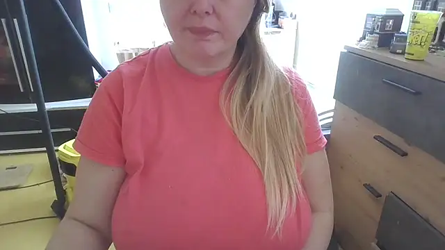 Snapshot of Meliss_Official9 chatting on May 1, 10:20 am Meliss Official9 online show from May 1, 10:20 am