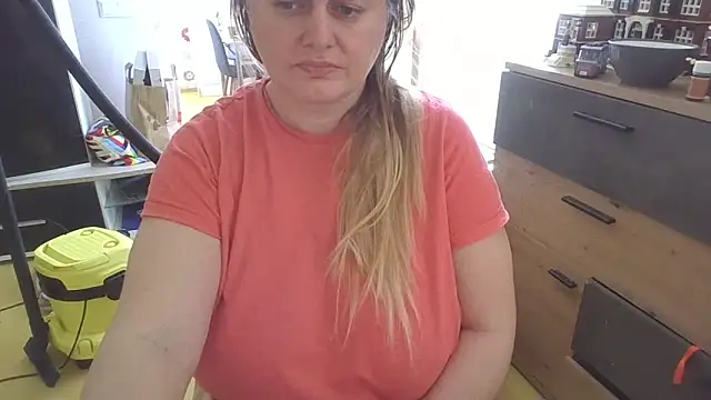 Snapshot of Meliss_Official9 chatting on May 2, 7:35 am Meliss Official9 online show from May 2, 7:35 am