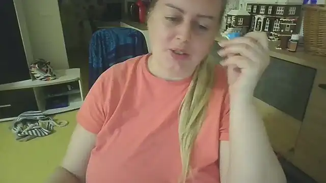 Snapshot of Meliss_Official9 chatting on May 2, 7:52 pm Meliss Official9 online show from May 2, 7:52 pm