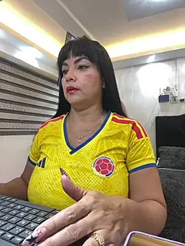 Hot beauty   online show from July 8, 2:05 am