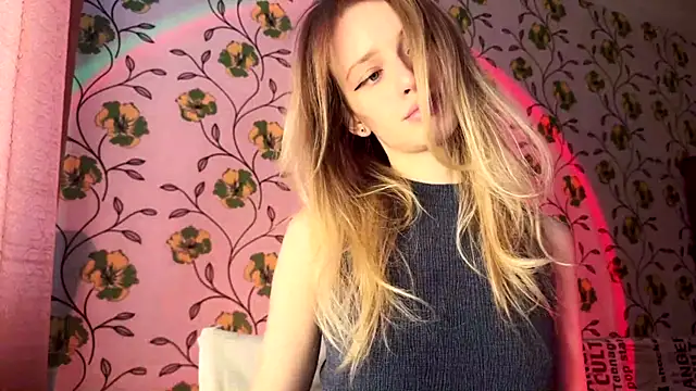 Evvie Summn1 online show from February 21, 11:11 am