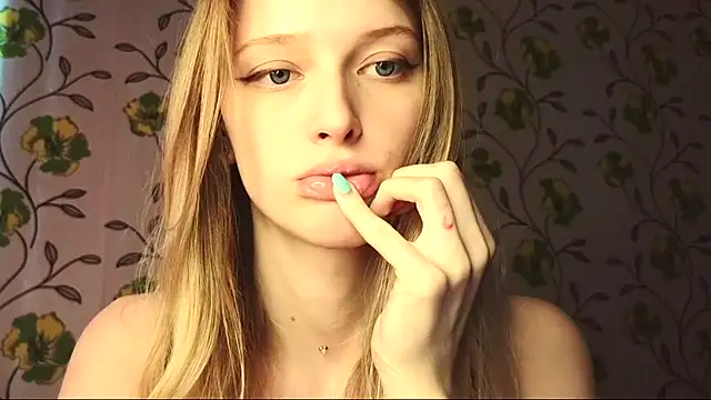 Evvie Summn1 online show from May 12, 2:25 pm
