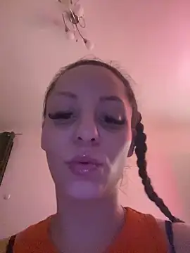 Chiara0102 online show from May 10, 9:42 pm