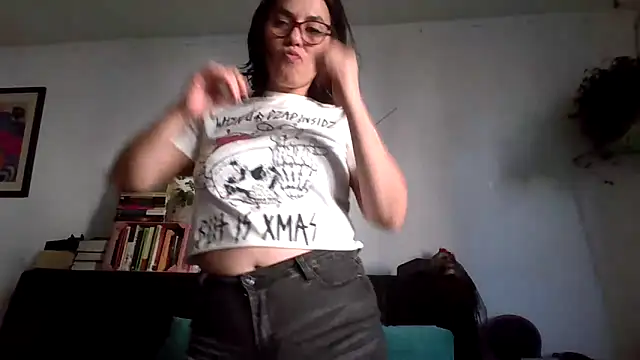 Snapshot of Tiramisu89 chatting on November 13, 10:08 pm Tiramisu89 online show from November 13, 10:08 pm