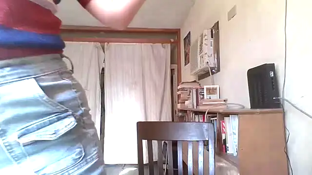 Snapshot of Tiramisu89 chatting on December 21, 5:20 pm Tiramisu89 online show from December 21, 5:20 pm