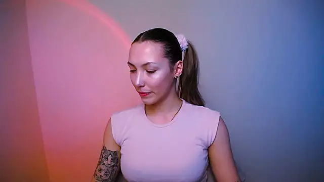 Snapshot of VanessaMay_ chatting on December 17, 6:31 pm VanessaMay online show from December 17, 6:31 pm