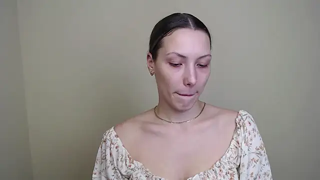 Snapshot of VanessaMay_ chatting on February 4, 5:19 pm VanessaMay online show from February 4, 5:19 pm