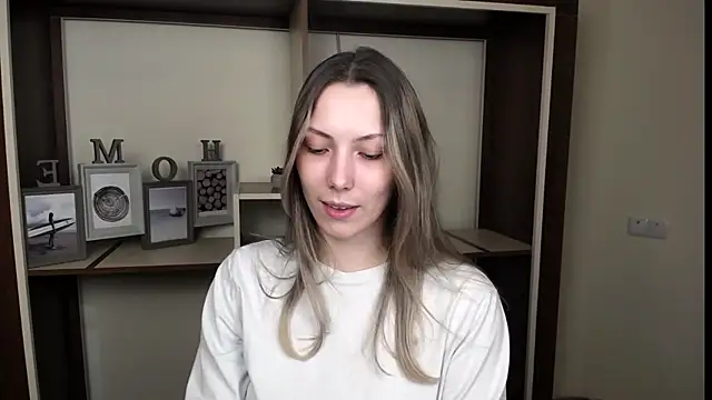 Snapshot of VanessaMay_ chatting on March 1, 6:21 pm VanessaMay online show from March 1, 6:21 pm