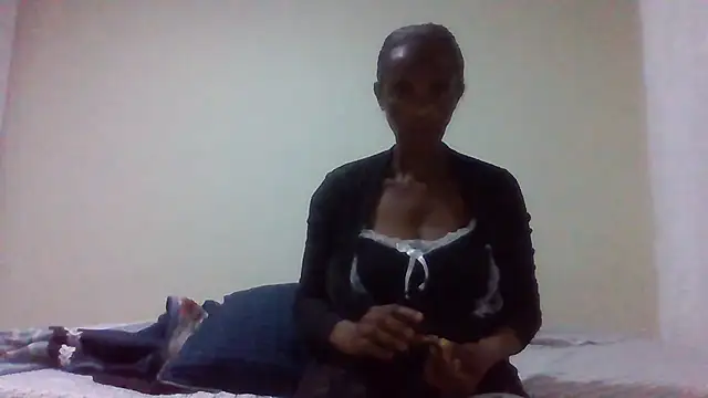 Snapshot of sweets_80 chatting on July 6, 6:43 pm sweets 80 online show from July 6, 6:43 pm