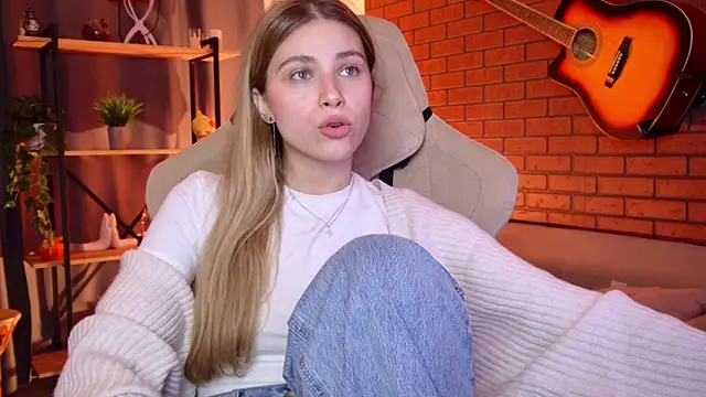 EllieCutes online show from June 8, 6:47 am