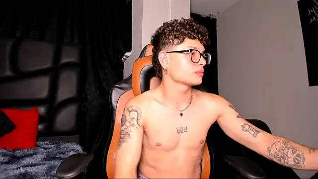 LexieandNate online show from January 29, 6:22 am