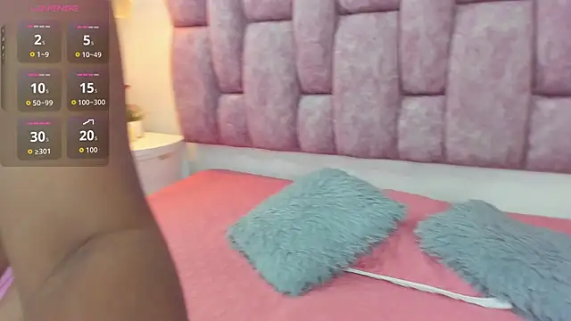 Snapshot of britanny-collyns chatting on September 9, 7:35 pm britanny-collyns online show from September 9, 7:35 pm