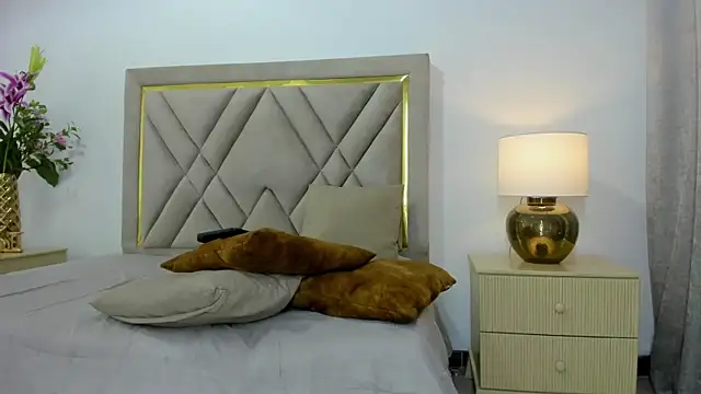 emily queen2 online show from March 26, 7:19 pm