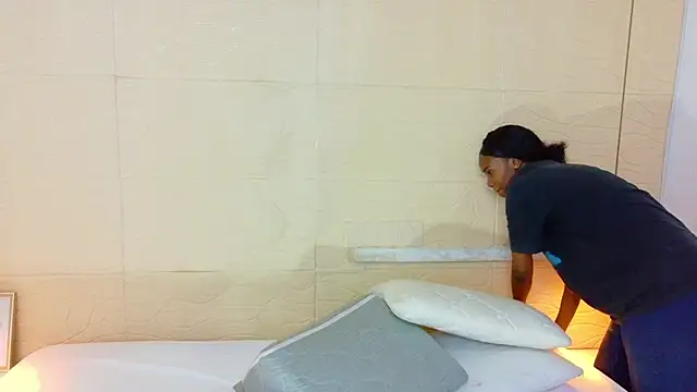 Chocolatte bar online show from December 3, 2:04 pm