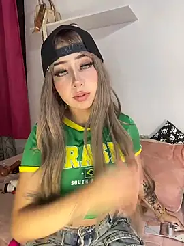 Snapshot of lunaapppp chatting on February 24, 3:37 am lunaapppp online show from February 24, 3:37 am