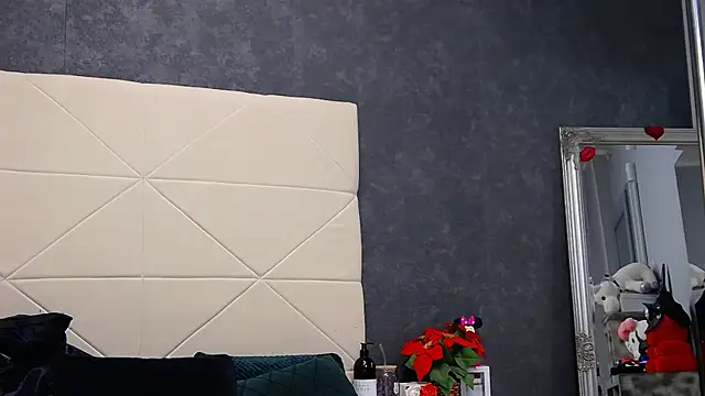 IssaSmith online show from April 21, 7:25 am