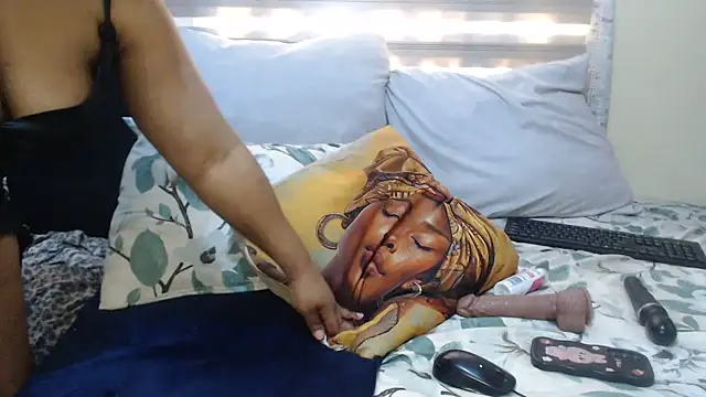 Snapshot of Foxybrownxx1 chatting on June 24, 3:11 pm Foxybrownxx1 online show from June 24, 3:11 pm