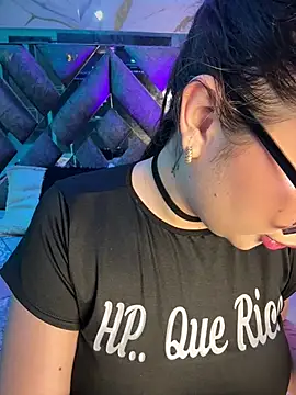 LylaLee111 online show from March 12, 1:17 pm