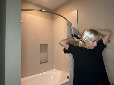 girlfriendmissy online show from November 10, 9:03 pm