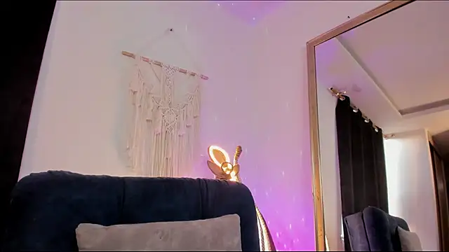 aaroncolombia online show from June 14, 11:01 am