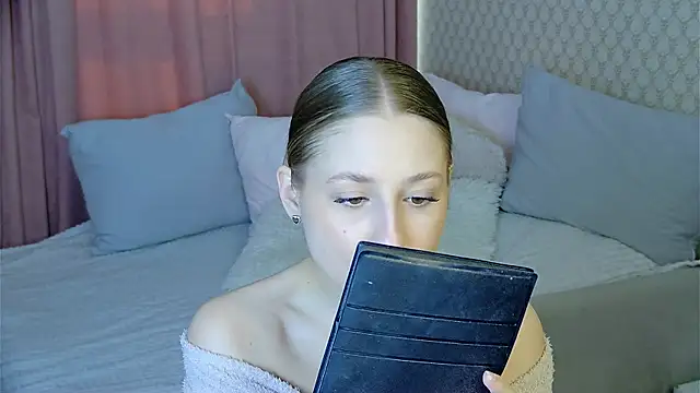 BritneyCruze online show from February 17, 9:03 am