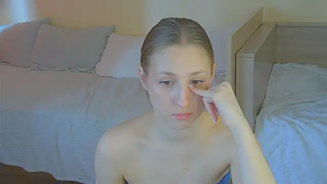 BritneyCruze online show from April 18, 9:57 am