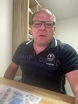 coupleLatinaLovers online show from April 14, 5:13 am