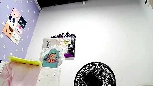 PetiteIvoryQueen19 online show from March 16, 1:11 am