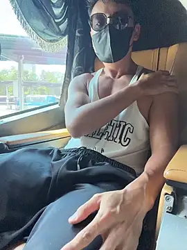 Snapshot of frnk30151 chatting on February 21, 3:40 am frnk30151 online show from February 21, 3:40 am