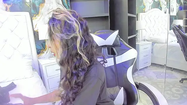 Snapshot of rave_connor chatting on October 7, 7:00 pm rave connor online show from October 7, 7:00 pm