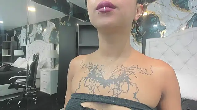 Snapshot of rave_connor chatting on December 17, 7:20 pm rave connor online show from December 17, 7:20 pm