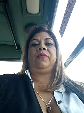 Laura-Hernandez online show from March 4, 2:12 pm