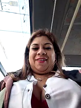 Laura-Hernandez online show from June 12, 2:05 pm