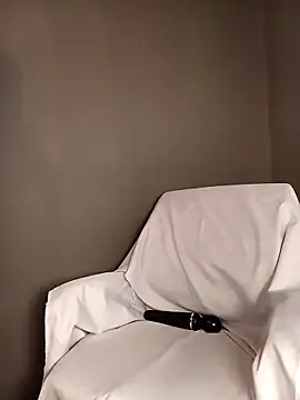 Snapshot of lisa_larry88 chatting on February 15, 7:51 am lisa larry88 online show from February 15, 7:51 am