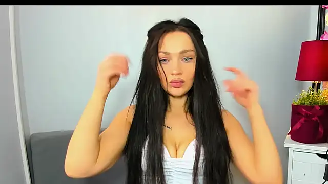 OliviaFantasy online show from April 17, 10:40 am