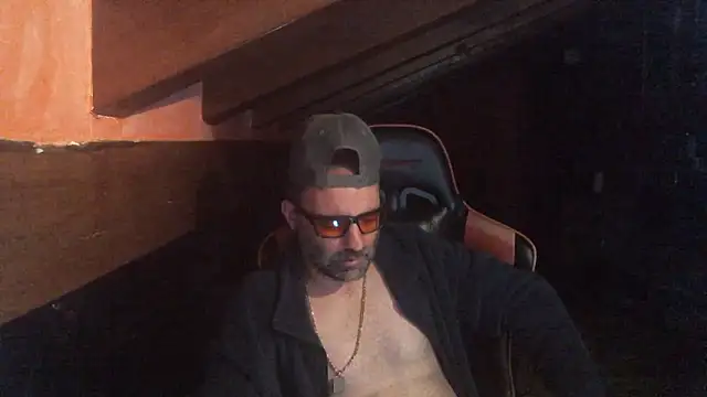 Snapshot of 6996horus chatting on January 12, 6:18 am 6996horus online show from January 12, 6:18 am