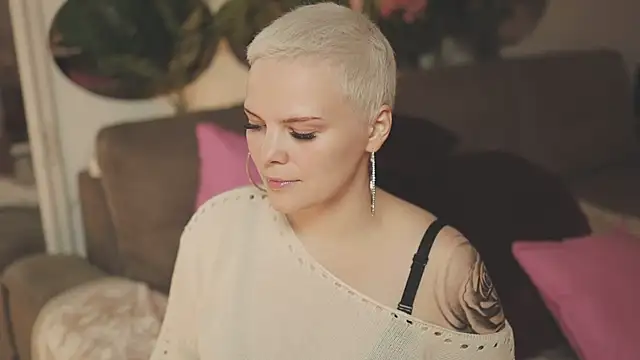 LikaBerry1 online show from October 21, 4:24 am