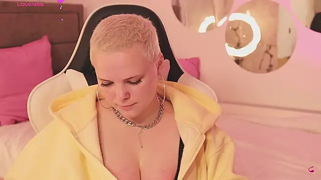 LikaBerry1 online show from February 25, 12:37 pm