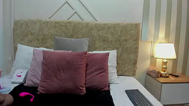 ashley  foxx  online show from October 18, 2:18 pm