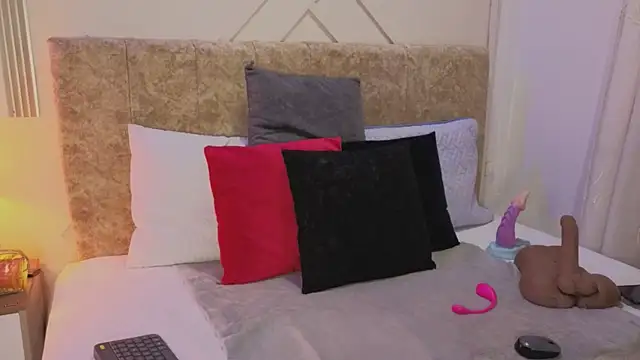 ashley  foxx  online show from April 11, 1:59 pm