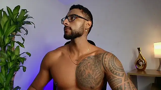 LiamGarcia1 online show from February 2, 3:44 pm