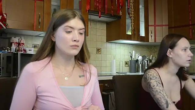 Snapshot of HotCaramellsTV chatting on February 1, 11:20 am HotCaramellsTV online show from February 1, 11:20 am