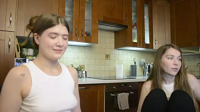 Snapshot of HotCaramellsTV chatting on February 9, 11:14 am HotCaramellsTV online show from February 9, 11:14 am