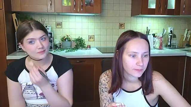 Snapshot of HotCaramellsTV chatting on March 27, 10:59 am HotCaramellsTV online show from March 27, 10:59 am