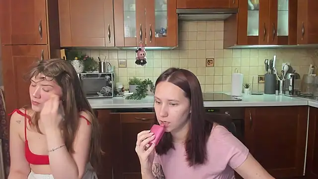 HotCaramellsTV online show from May 7, 11:15 am