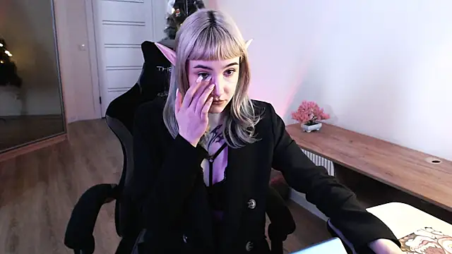 Princess Shy    online show from February 10, 1:22 pm