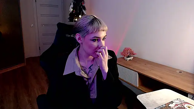 Princess Shy    online show from February 13, 12:54 pm