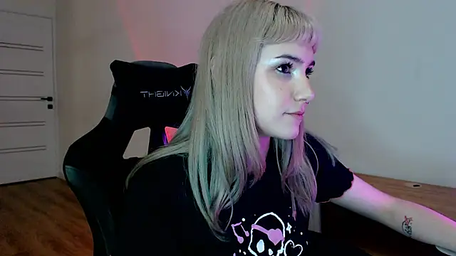 Princess Shy    online show from February 21, 3:43 pm